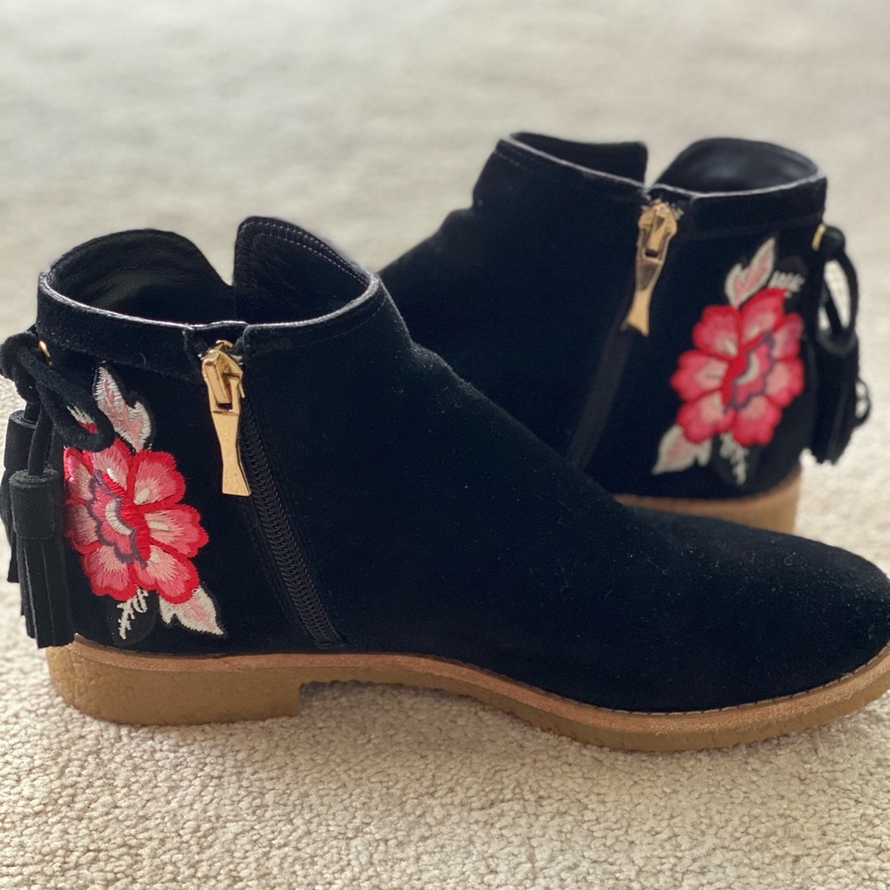 Darling Kate Spade floral embroidered booties